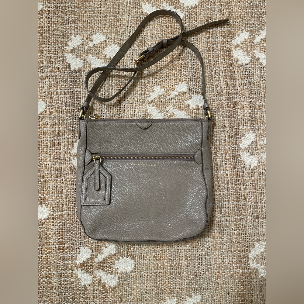 Marc Jacobs Globetrotter messenger crossbody bag Taupe Pebbled Leather